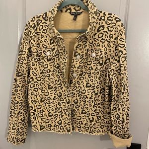 Animal print Jean jacket. Raw edges along bottom. XL Crème with black